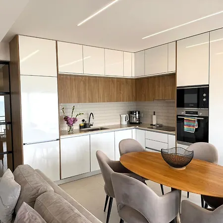 דירה Casa Do Mar - Modern 3br Beachfront With Sea View And Terrace In A Prime Location קווארטיירה