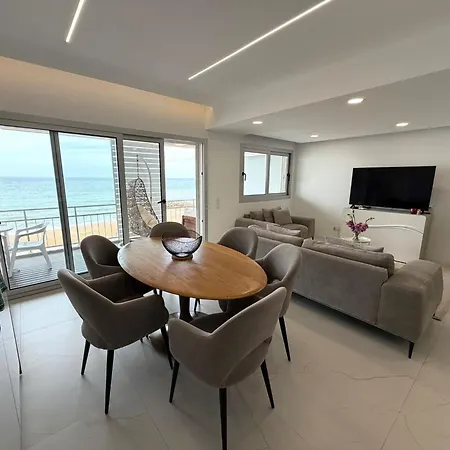 Casa Do Mar - Modern 3br Beachfront With Sea View And Terrace In A Prime Location *