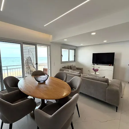 Casa Do Mar - Modern 3br Beachfront With Sea View And Terrace In A Prime Location *