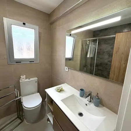 Casa Do Mar - Modern 3br Beachfront With Sea View And Terrace In A Prime Location קווארטיירה