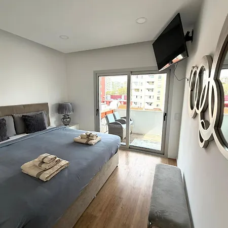 Διαμέρισμα Casa Do Mar - Modern 3br Beachfront With Sea View And Terrace In A Prime Location Quarteira
