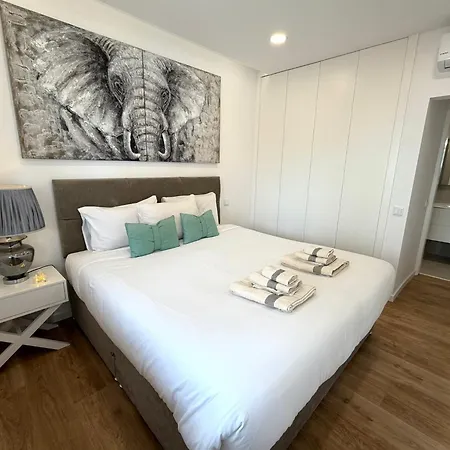 Διαμέρισμα Casa Do Mar - Modern 3br Beachfront With Sea View And Terrace In A Prime Location Quarteira
