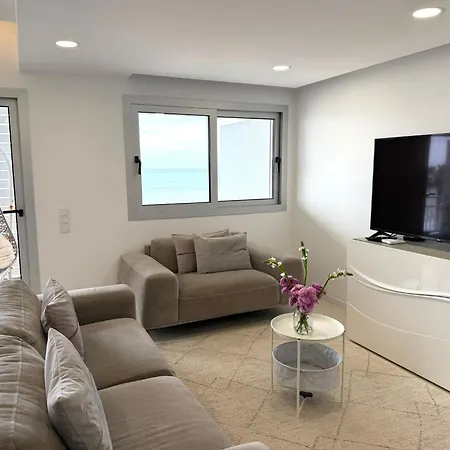 Casa Do Mar - Modern 3br Beachfront With Sea View And Terrace In A Prime Location דירה *